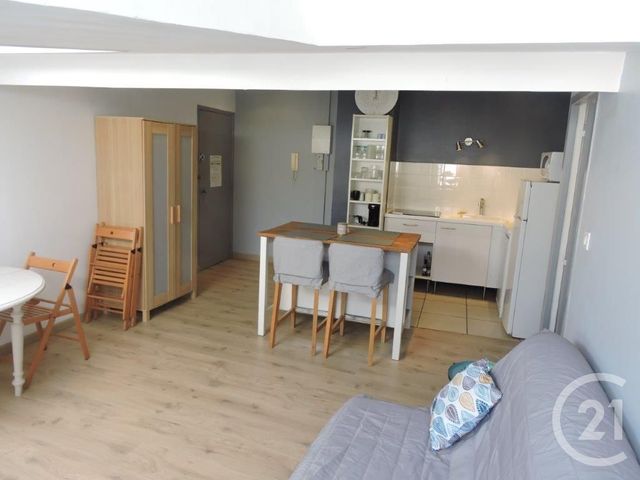 Appartement à louer - 2 pièces - 33.0 m2 - LA ROCHELLE - 17 - POITOU-CHARENTES - Century 21 Agence Du Centre Ville